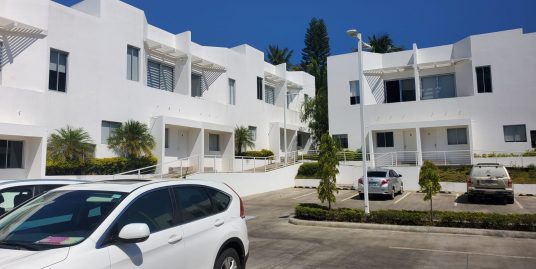 CARRETERA SUR. LINDOS APARTAMENTOS AMUEBLADOS DE 2 HAB EN CONDO PRIVADO