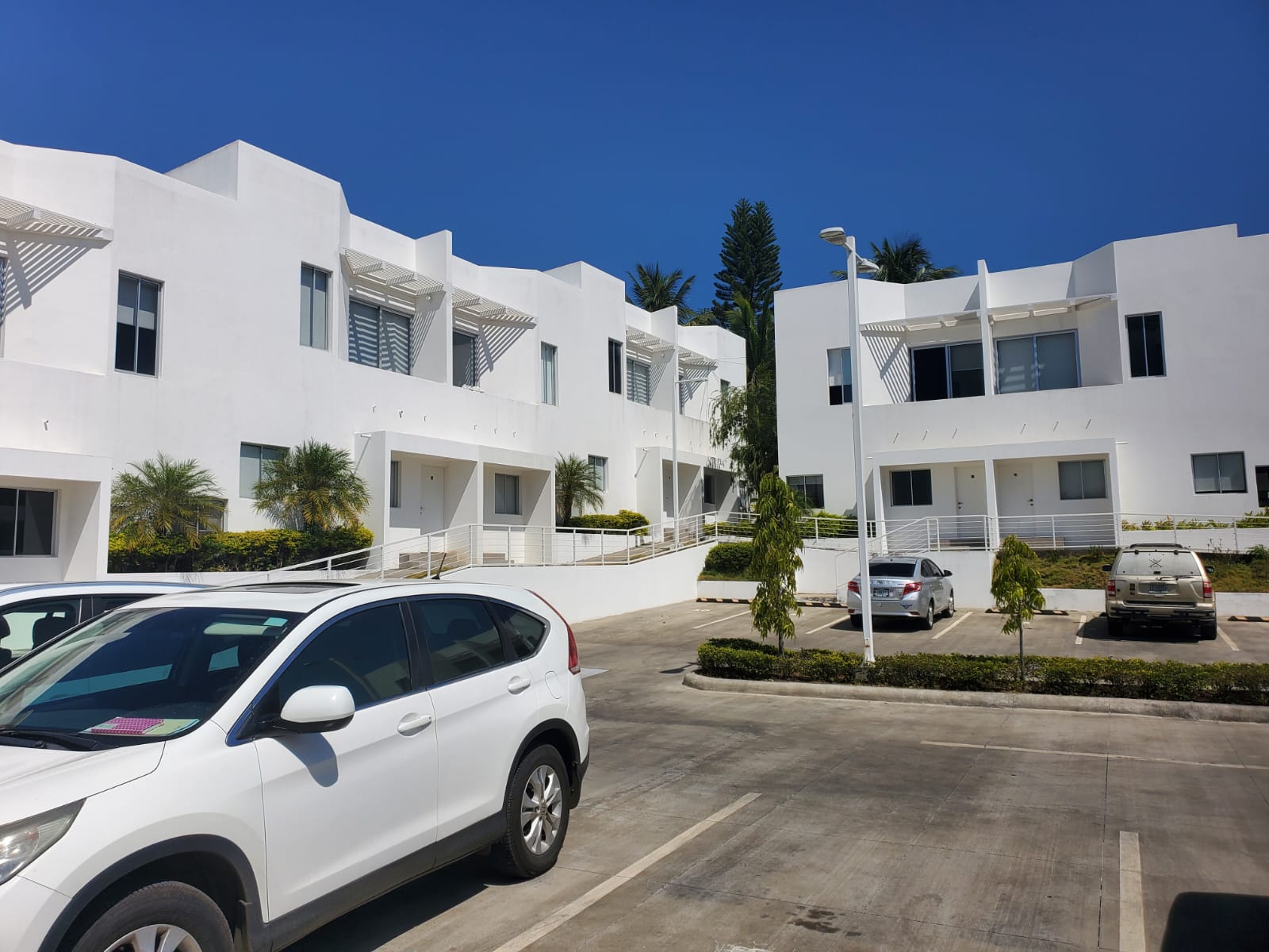 CARRETERA SUR. LINDOS APARTAMENTOS AMUEBLADOS DE 2 HAB EN CONDO PRIVADO