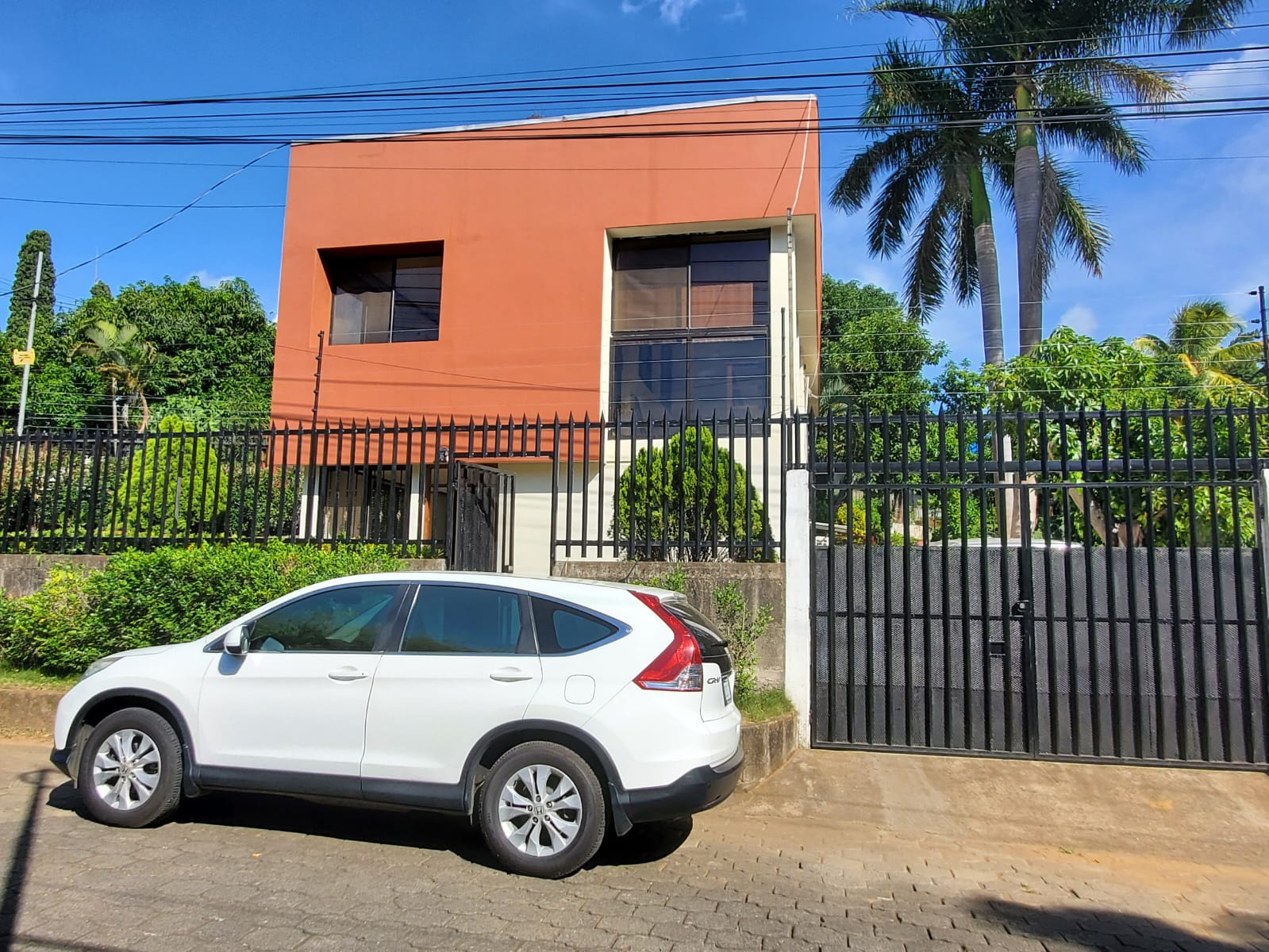 CARRETERA SUR. LINDO TOWNHOUSE VIVIENDA U OFICINA EN ALQUILER