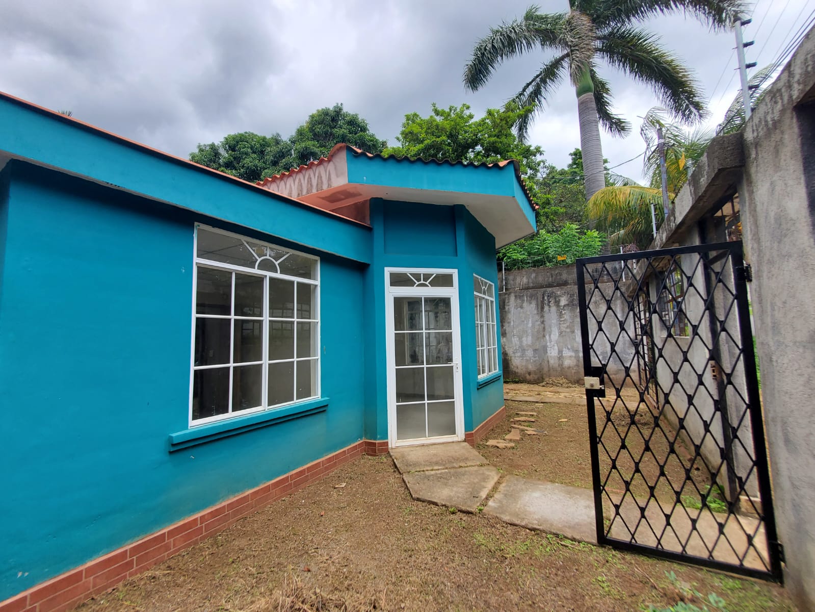 CARRETERA SUR. BONITA CASA OFICINA Y/O VIVIENDA EN ALQUILER