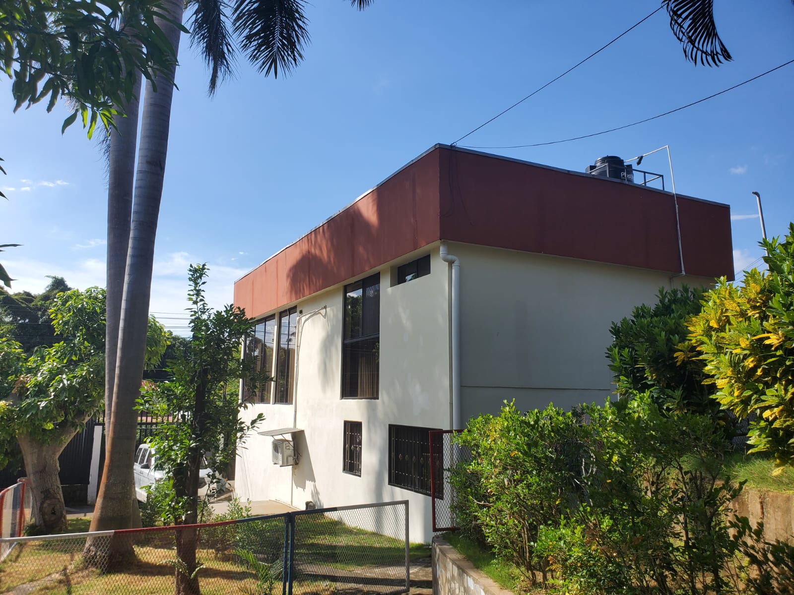 CARRETERA SUR. LINDO TOWNHOUSE VIVIENDA U OFICINA EN ALQUILER