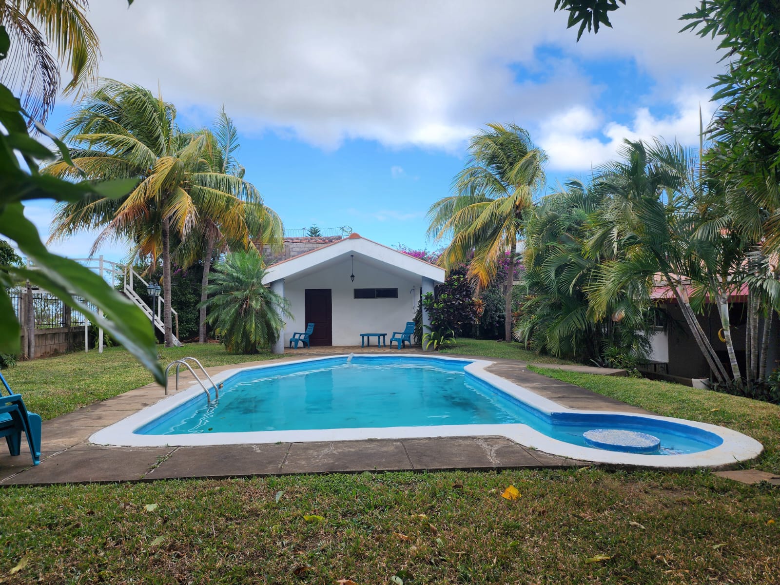 CARRETERA SUR. ALQUILA HERMOSA CASA CON PISCINA EN RESIDENCIAL